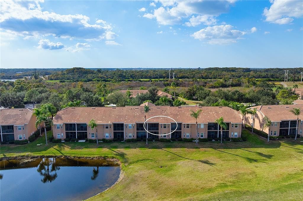 915 Fairwaycove Ln Unit 204
