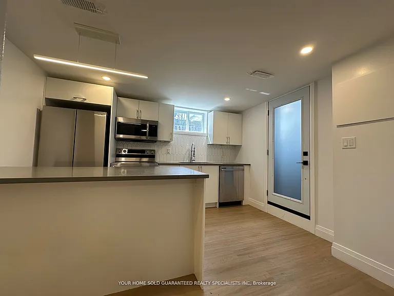 36 Queen St #BASEMENT — Photo 6