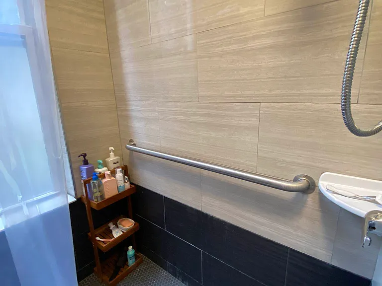 1072 Lorimer St #1L — Photo 12