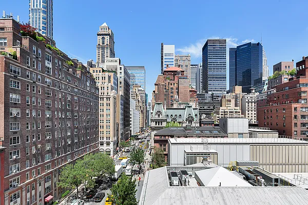 Rented by CORE | media 19