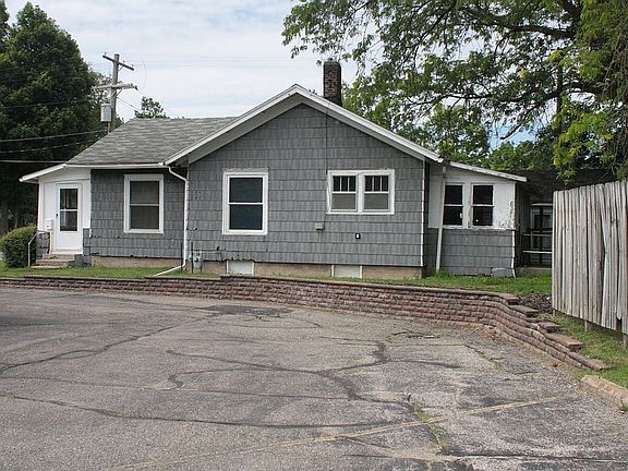 5th image of 304 Ann St