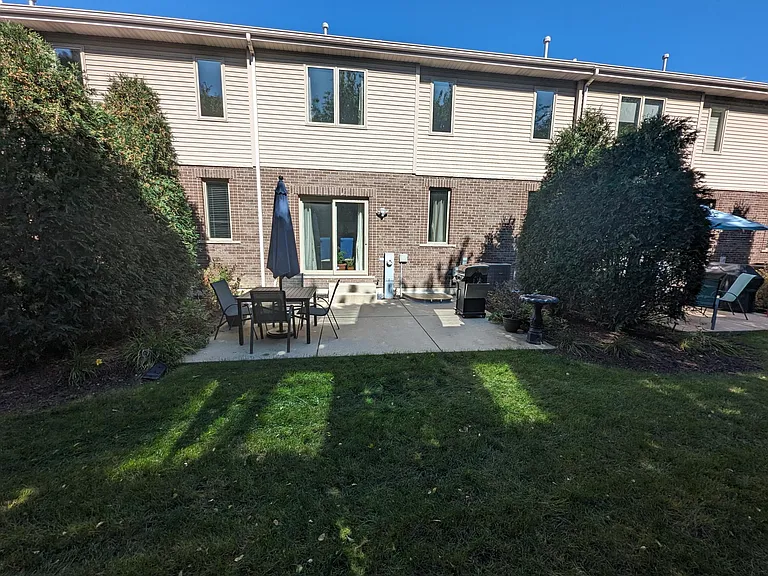 394 E Tall Oaks Ln — Photo 24