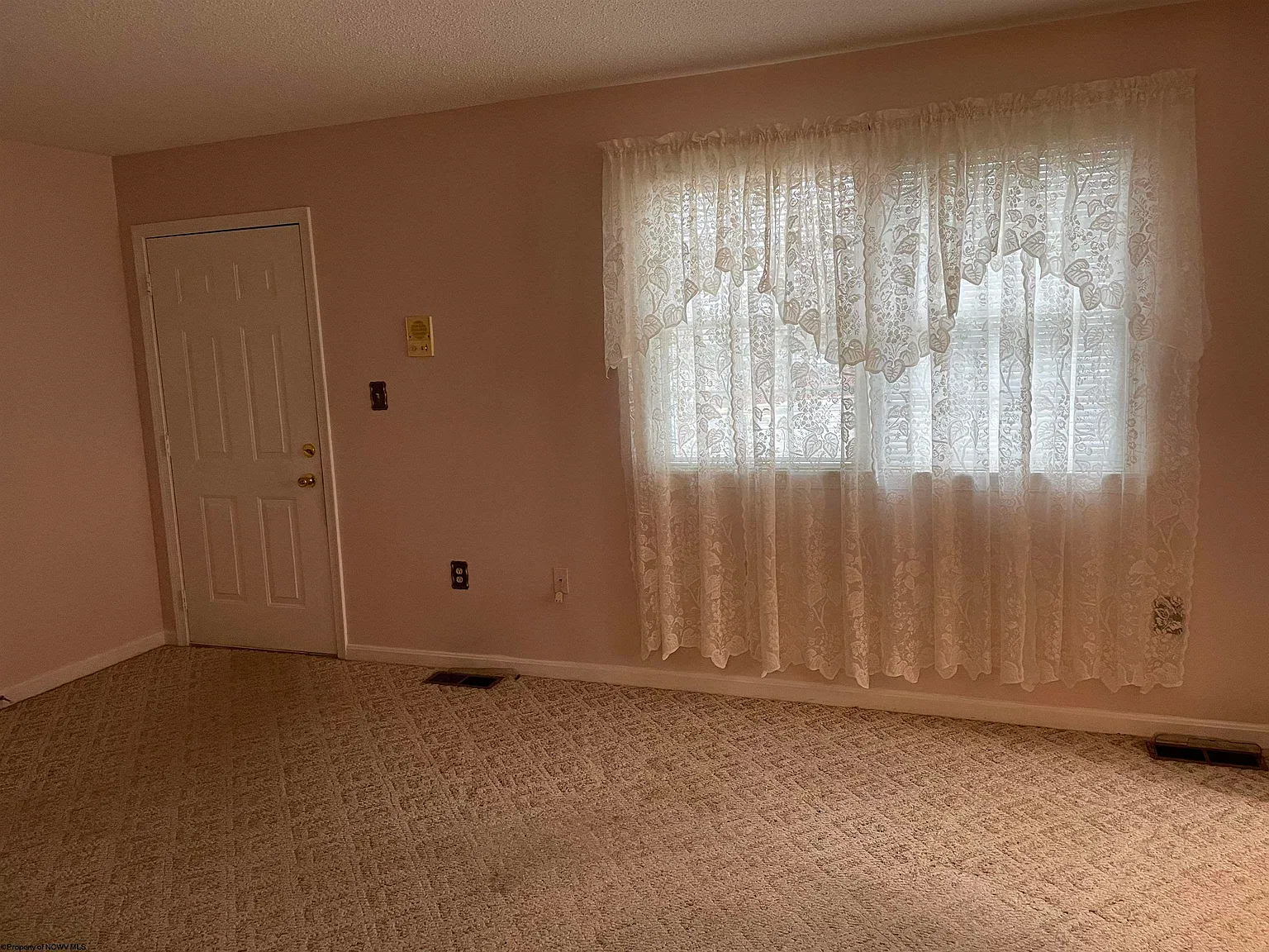 2 bed, 1.0 bath, $1,400 — Photo 3