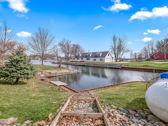4th image of 6877 Rowley Dr