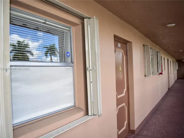 9800 Sunrise Lakes Blvd APT 208, Sunrise, FL 33322