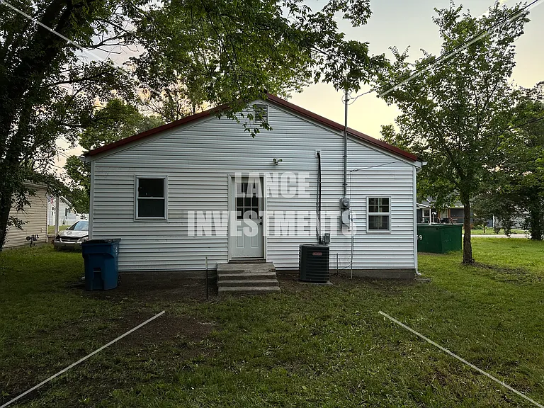 813 S McKinley Ave — Photo 2