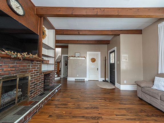 3rd image of 627 Weldon St