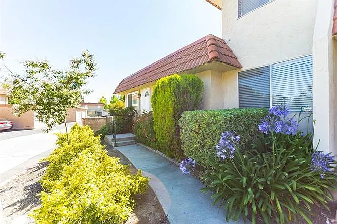 2 bed, 1.5 bath, 888 sqft, $2,795 — Photo 2