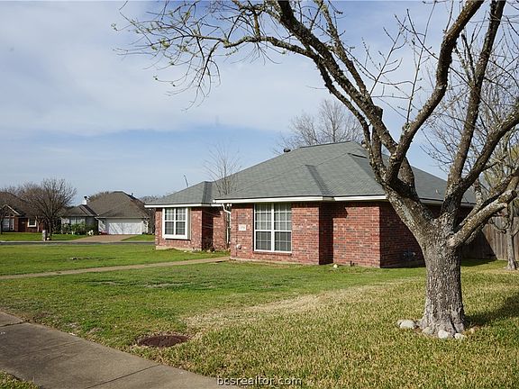 2nd image of 3731 Chantal Cir