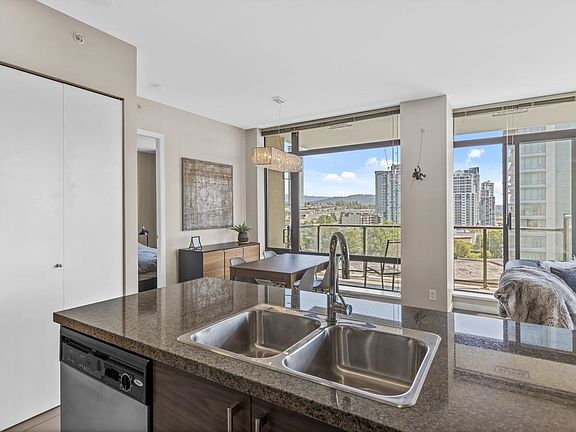 4th image of 2355 Madison Ave #1401