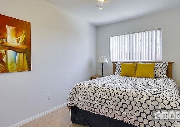 5th image of 908 Thomas Ave
