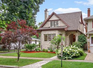 122 Dupee Pl, Wilmette, IL 60091