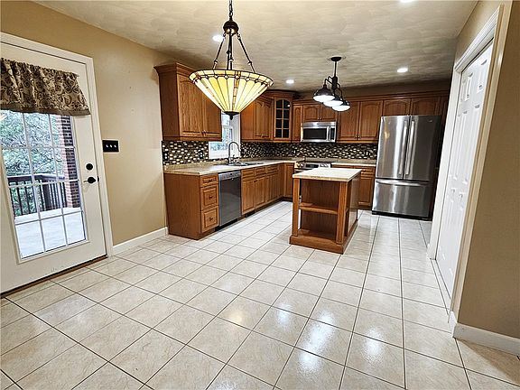 5th image of 519 Sawmill Rd