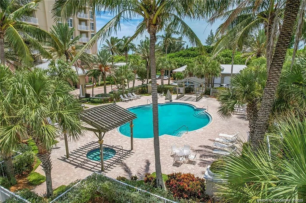 3 bed, 3.0 bath, 1991 sqft, $7,000 — Photo 2