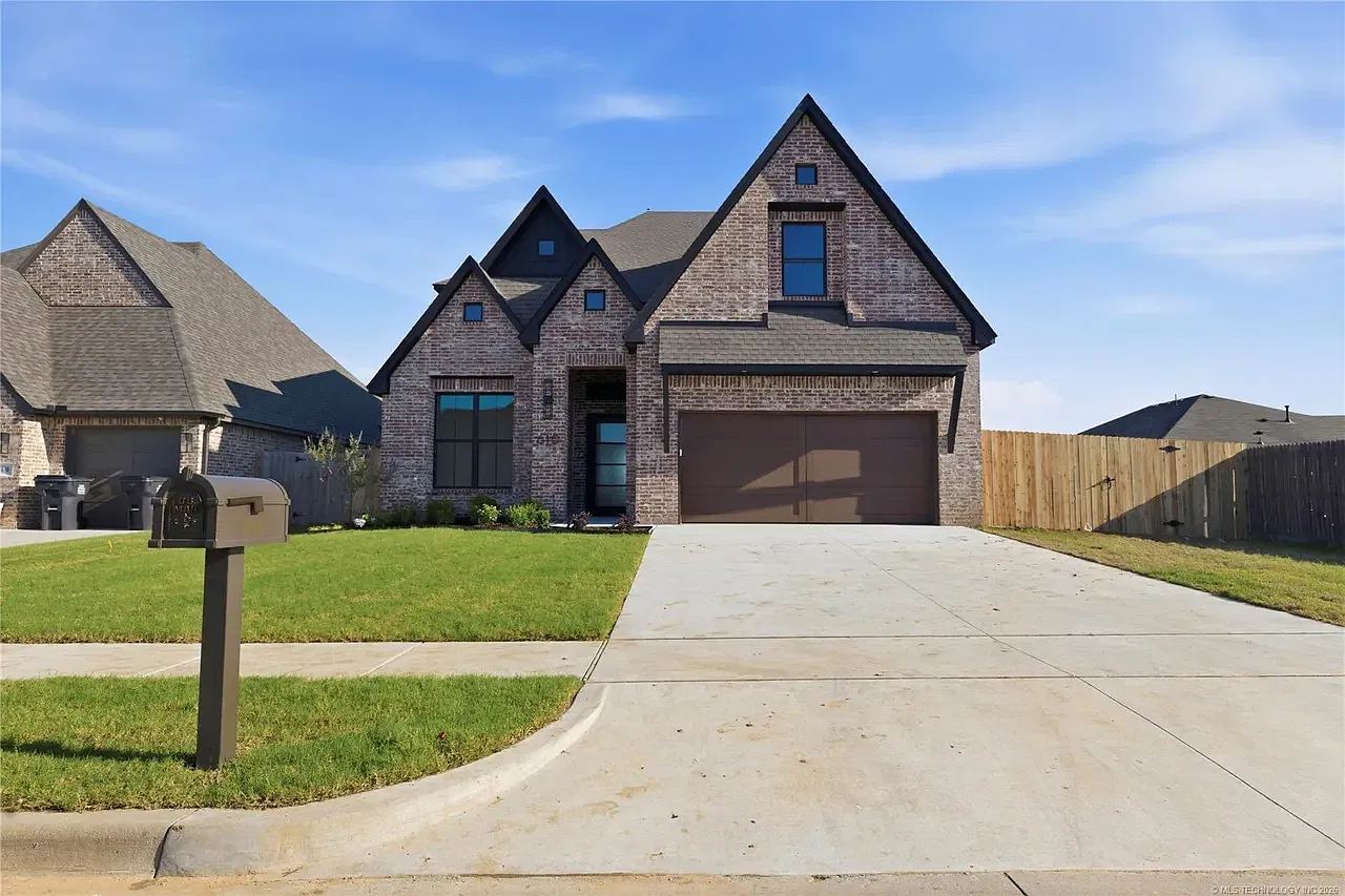 4 bed, 2.5 bath, 3039 sqft, $3,500 — Photo 1