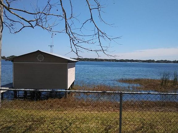 5th image of 7467 Lake Dr