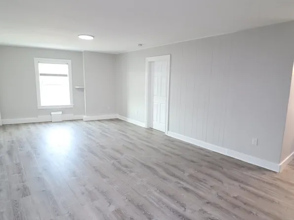 7 High St #11, Clinton, MA 01510