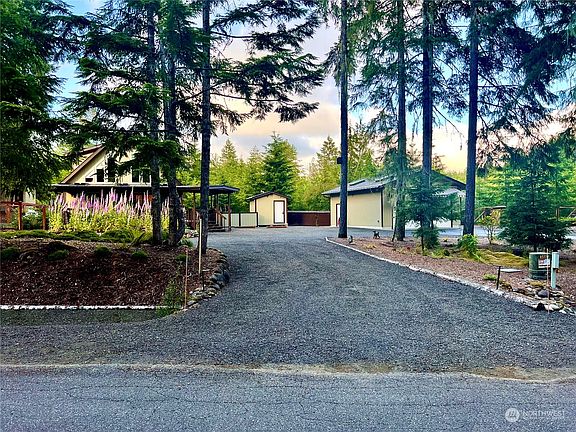 4th image of 131 N Clallam Place