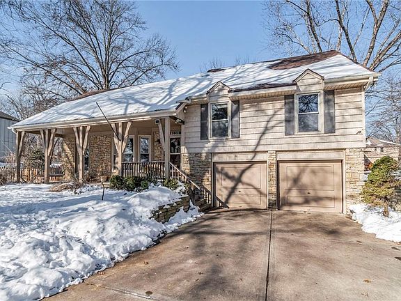 2nd image of 8106 NW Twin Oaks Dr