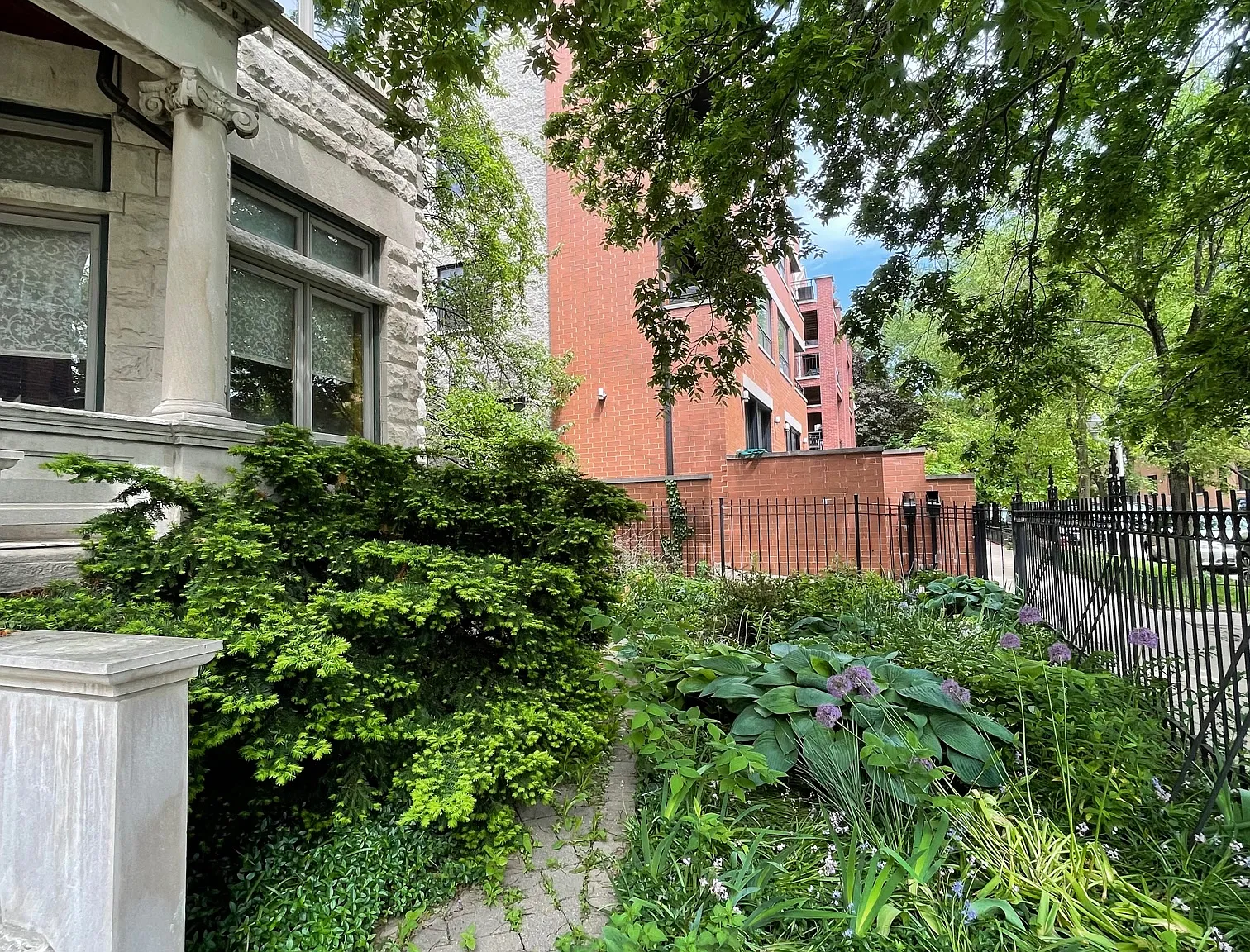 3 bed, 2104 sqft, $4,400 — Photo 2
