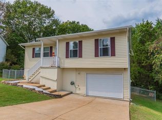 1932 Skyline Dr, De Soto, MO 63020