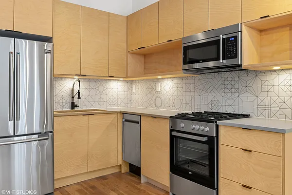 Rented by Venn NY Inc | media 2