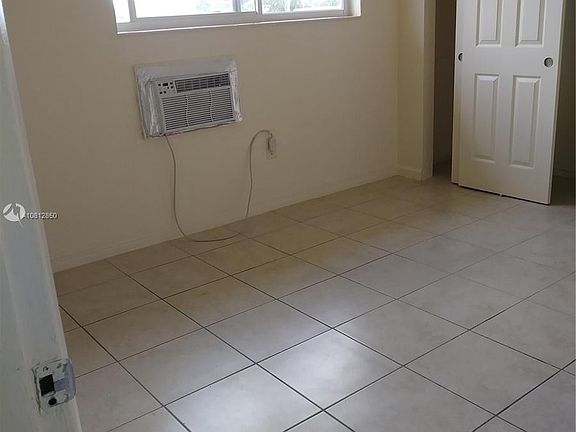 4th image of 690 NE 133rd St APT 13