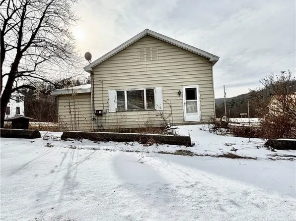 16 Arcadia Rd, Arcadia, PA 15712