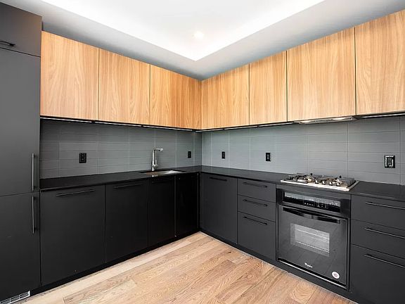 4th image of 411 35th St #2P