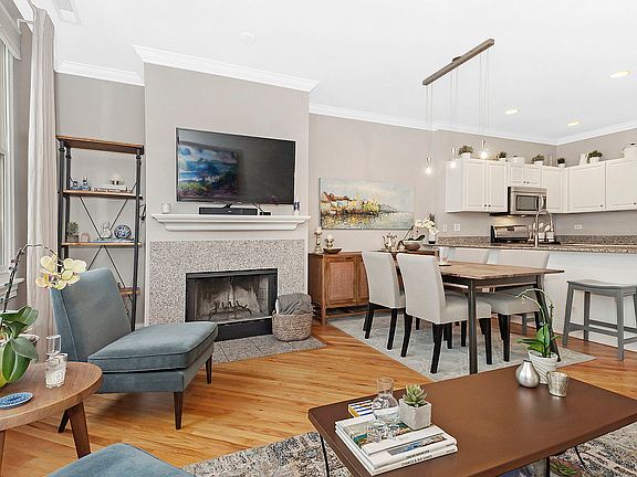 2nd image of 2843 N Lincoln Ave APT 212