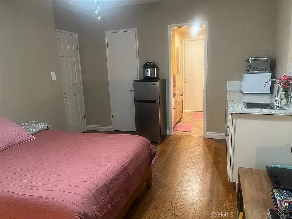 1 bed, 2686 sqft, $1,600 — Photo 2