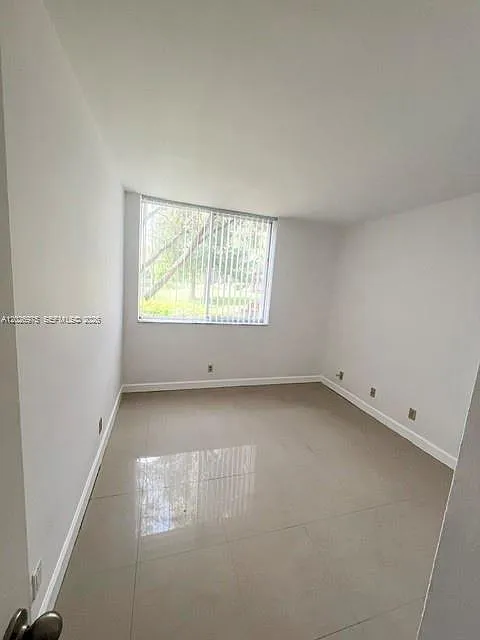 Lakes Of Jacaranda Condo — Photo 4