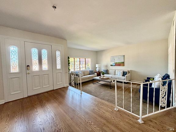 4th image of 1608 Thornwood Drive