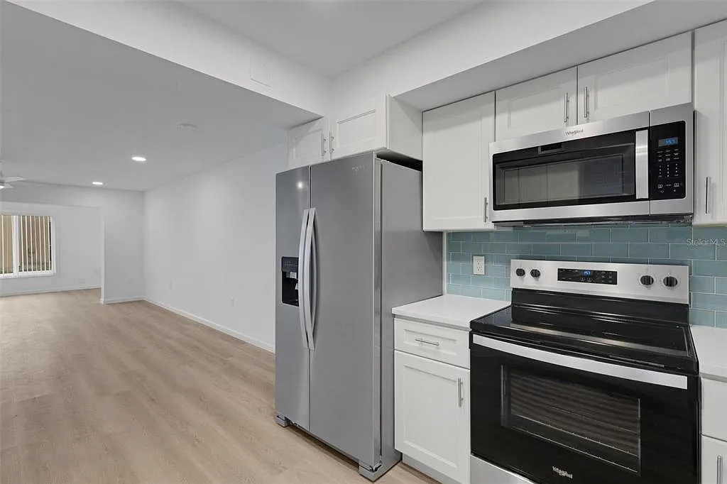 2 bed, 1.0 bath, 1180 sqft, $2,000 — Photo 3