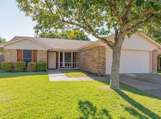 8236 Meadowbrook Dr, Watauga, TX 76148
