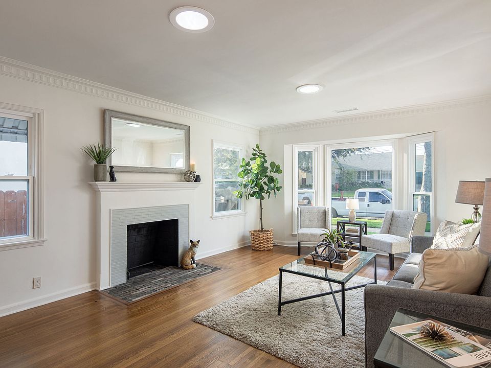 1st image of 328 W 64th St