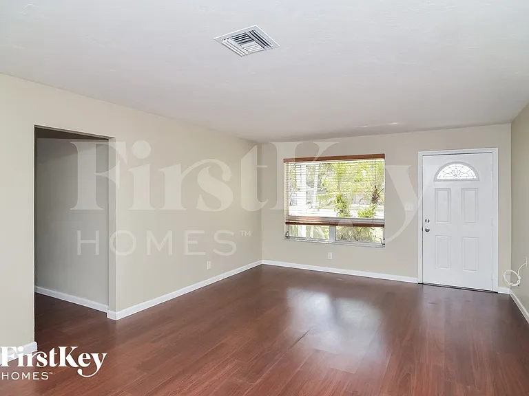 3141 SW 17th St — Photo 3