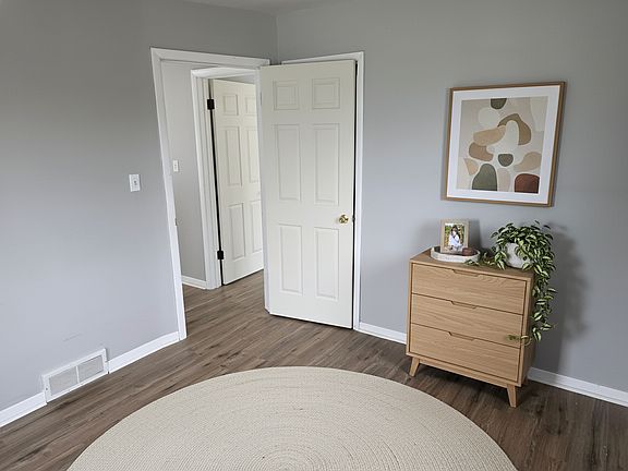 5th image of 505 Zahn Dr