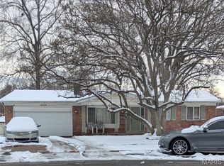 1060 Randell Ct, Florissant, MO 63031