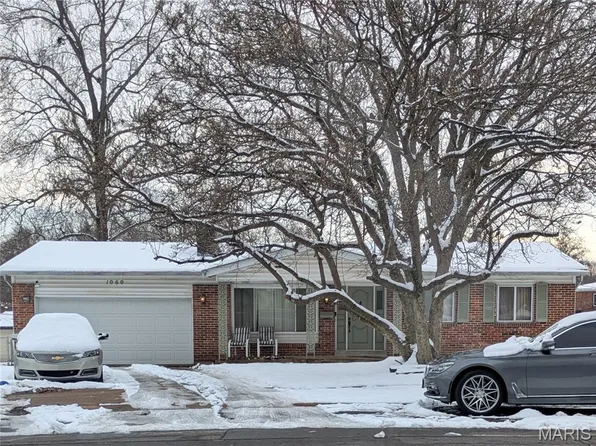 1060 Randell Ct, Florissant, MO 63031