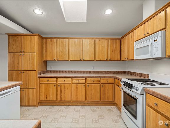 5th image of 17715 18th Avenue Ct E