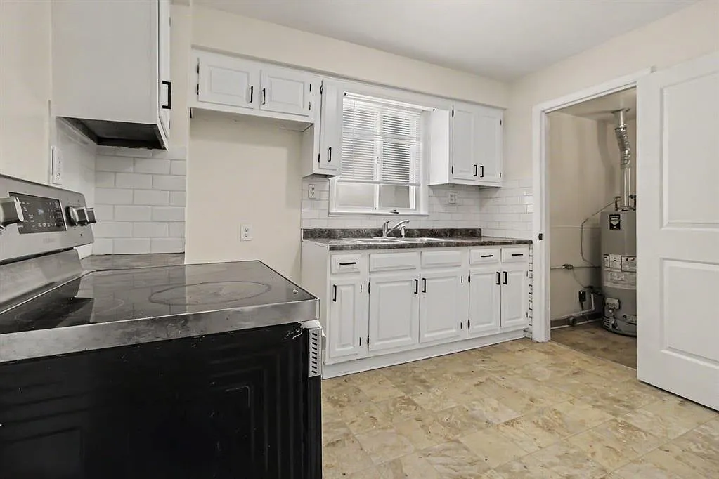 3 bed, 960 sqft, $1,700 — Photo 4