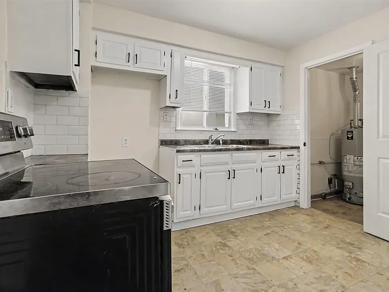 4959 Weddell St — Photo 10