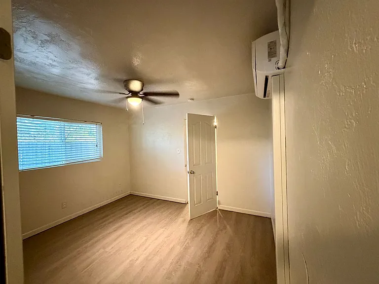 930 De Moll Dr — Photo 11