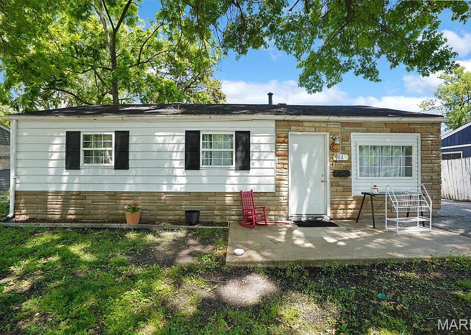 1st image of 11 Saint Lambert Dr