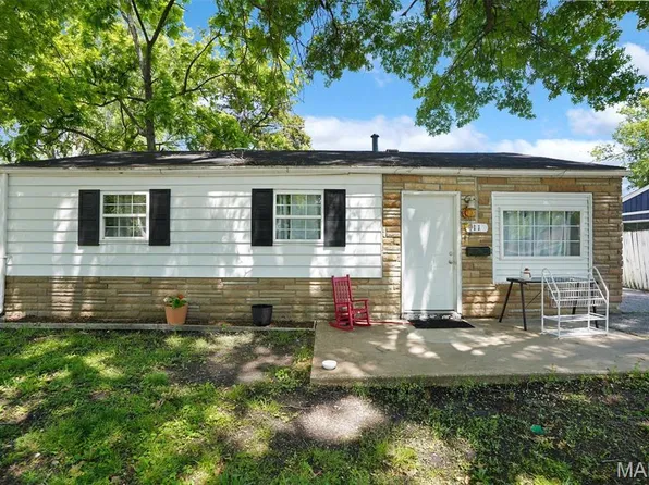 11 Saint Lambert Dr, Cahokia, IL 62206