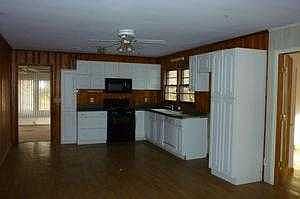 LARGE COUNTRY KITCHEN