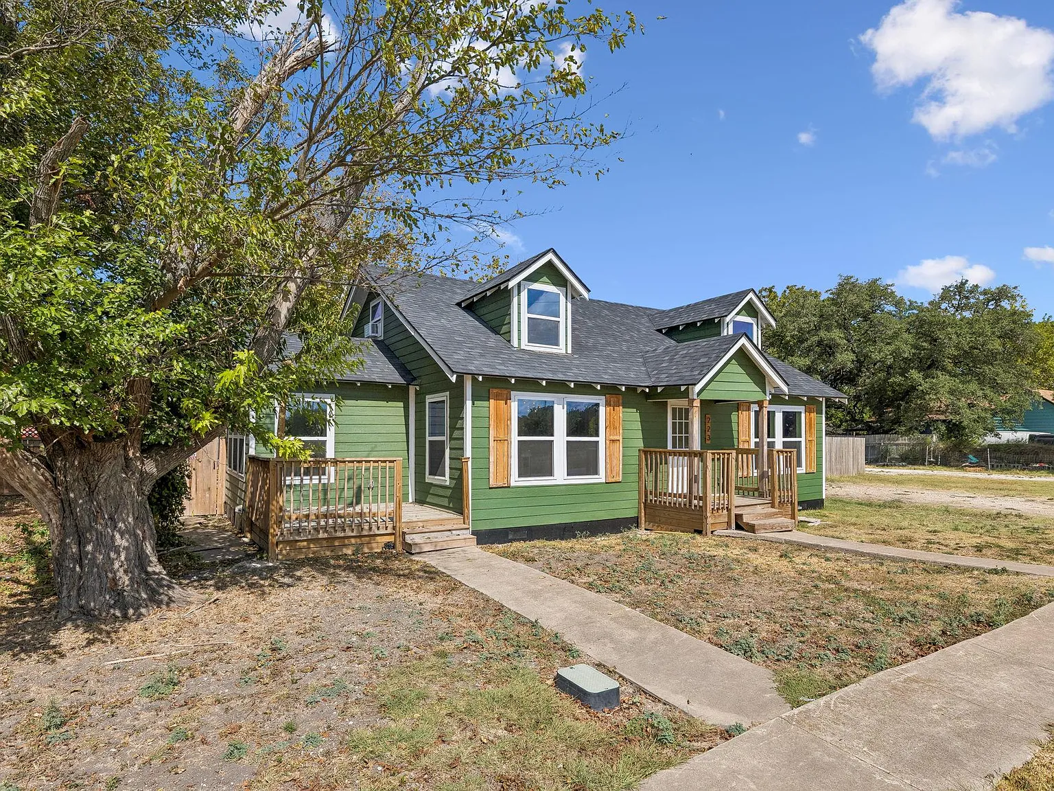 3 bed, 1.0 bath, 2010 sqft, $1,900 — Photo 3
