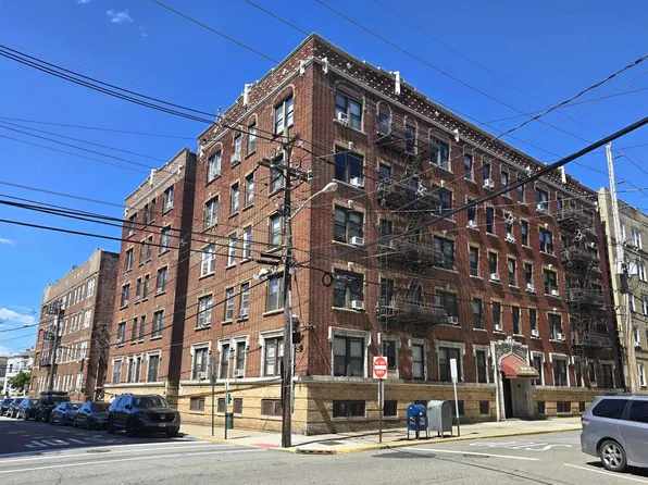 301 79th St APT D4, North Bergen, NJ 07047