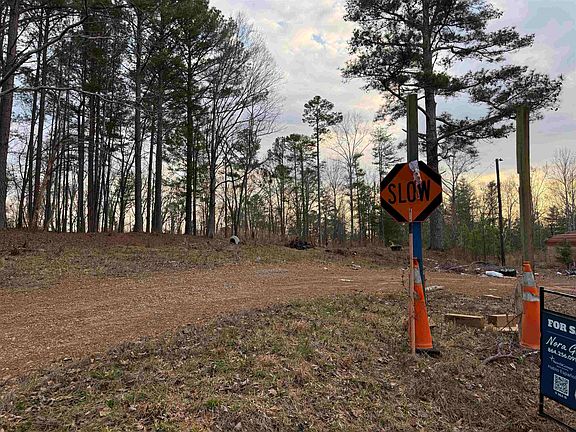 5th image of 330 Oaktree Rd